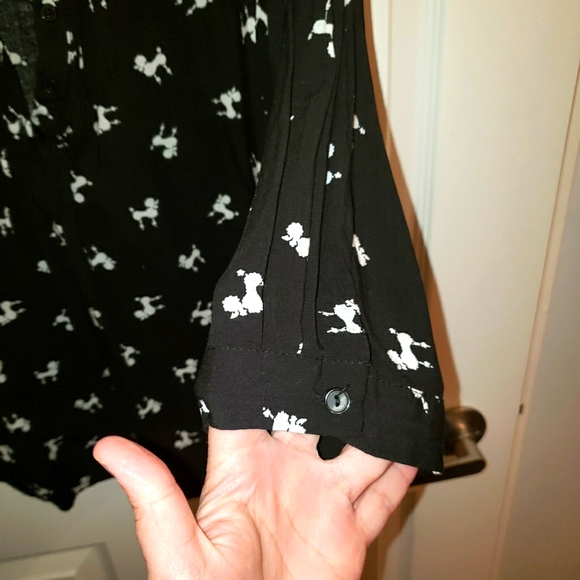 2/20 black Poodle pattern semi button up top blouse. Size L - Picture 3 of 4